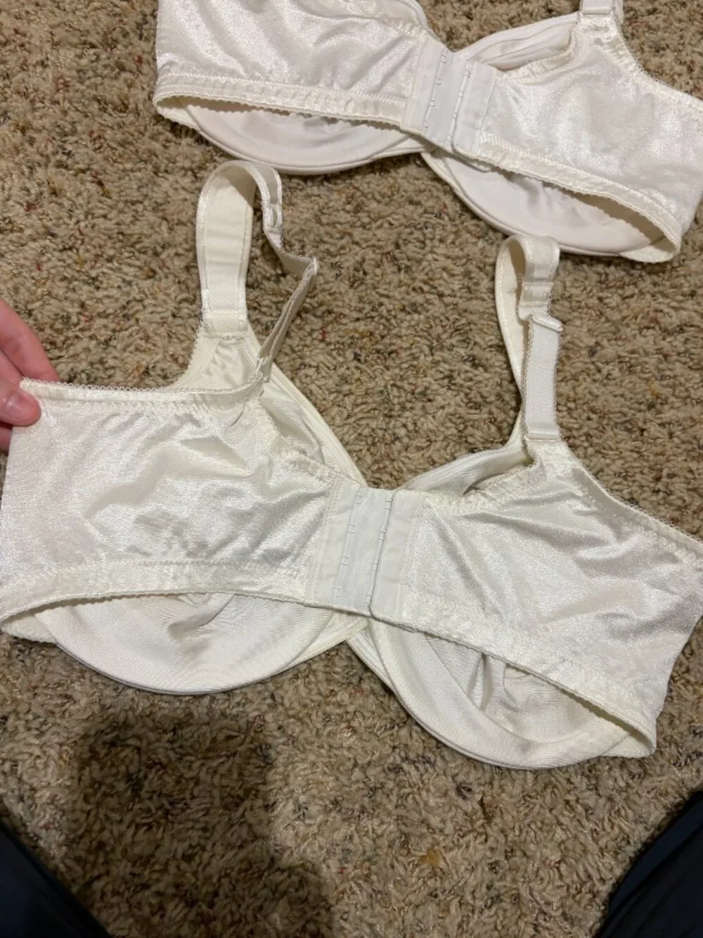 Wacoal 85185 Bodysuede Underwire Bra Cream Lot of 2
